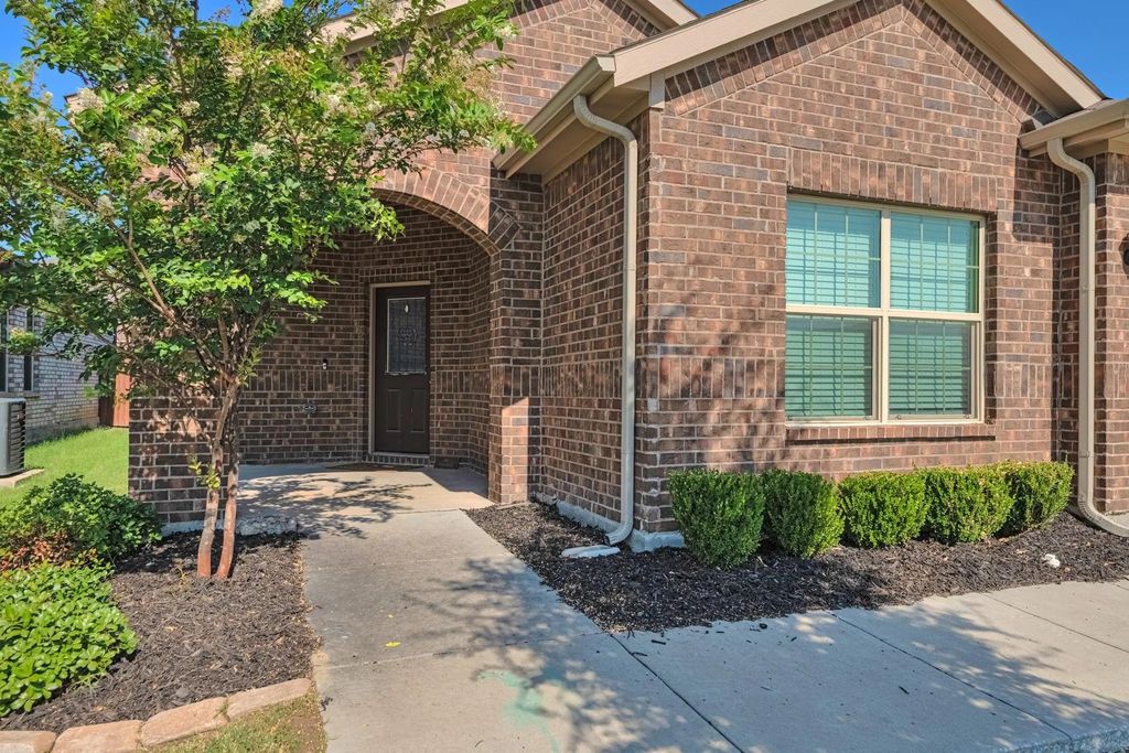 8305 Twisted Pine Way, Fort Worth