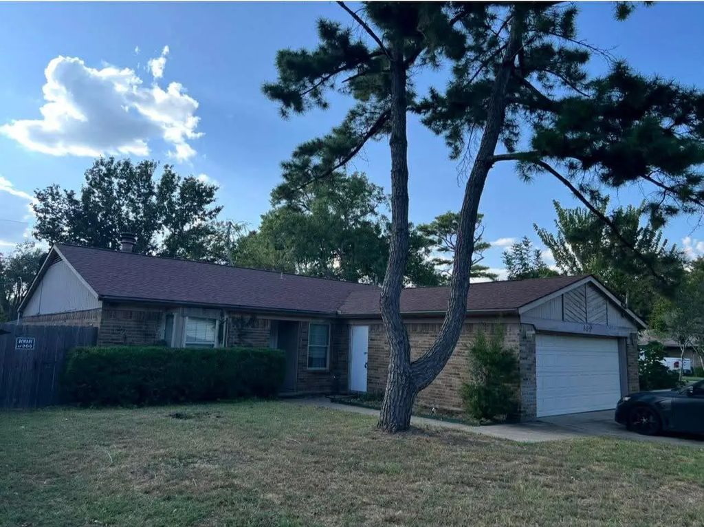 802 Matthews Court, Arlington