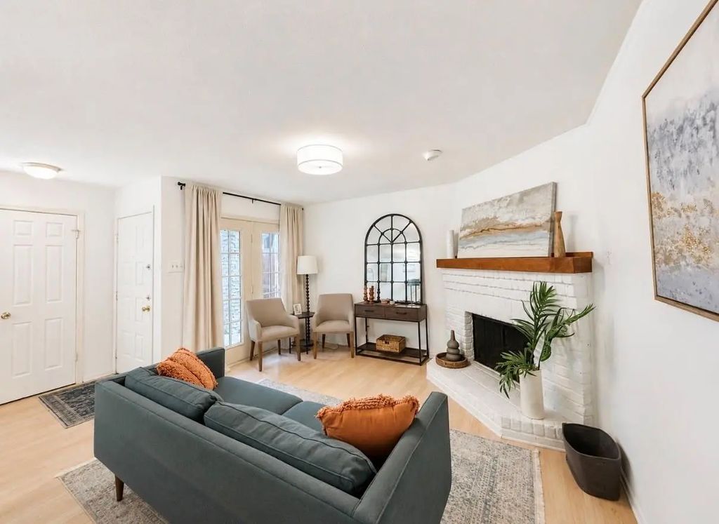 5200 Martel Avenue 24b, Dallas