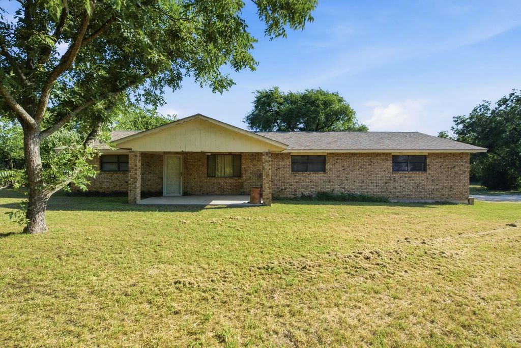 917 E Ross Avenue, De Leon