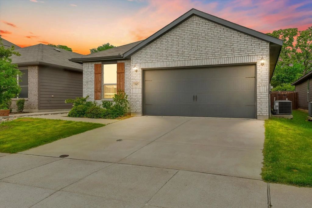 585 Concho Street, Aubrey