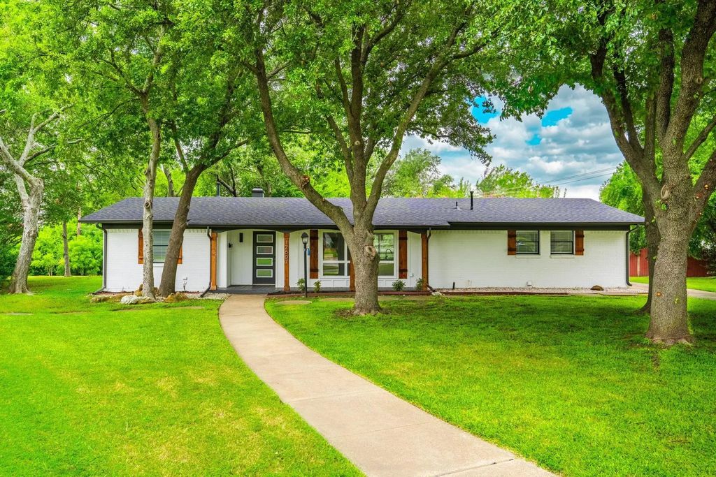12607 Gaslite Circle, Farmers Branch