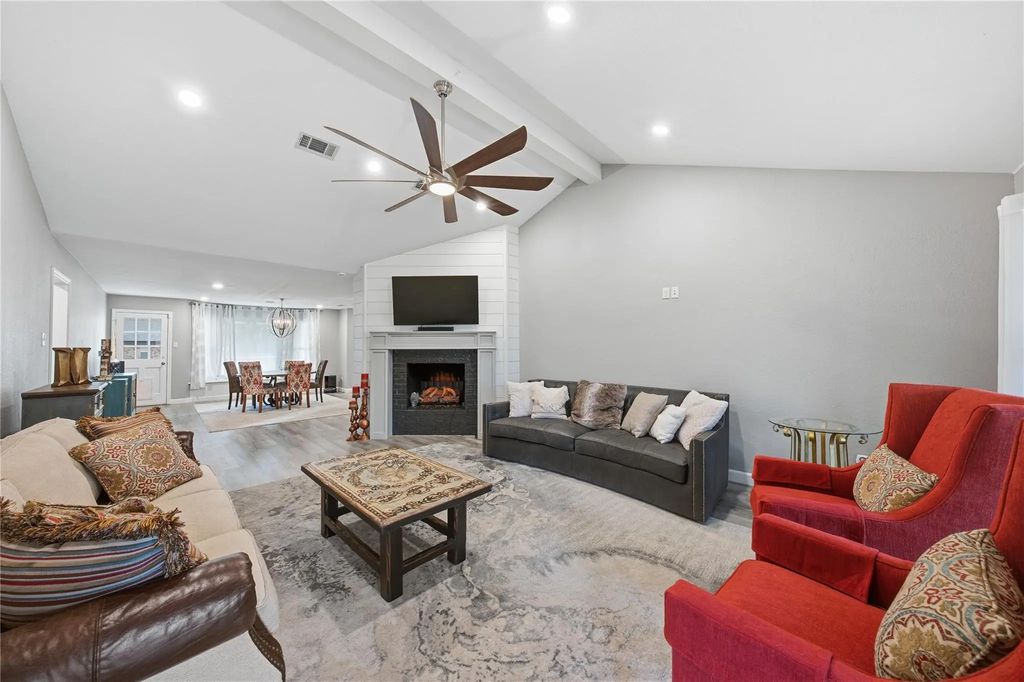 111 Havenwood Drive, Enchanted Oaks