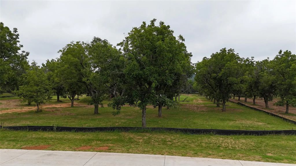 3185 E Landings S, Granbury