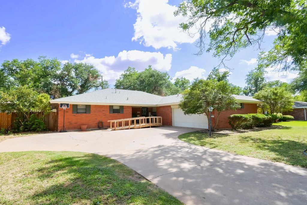2233 River Oaks Circle, Abilene