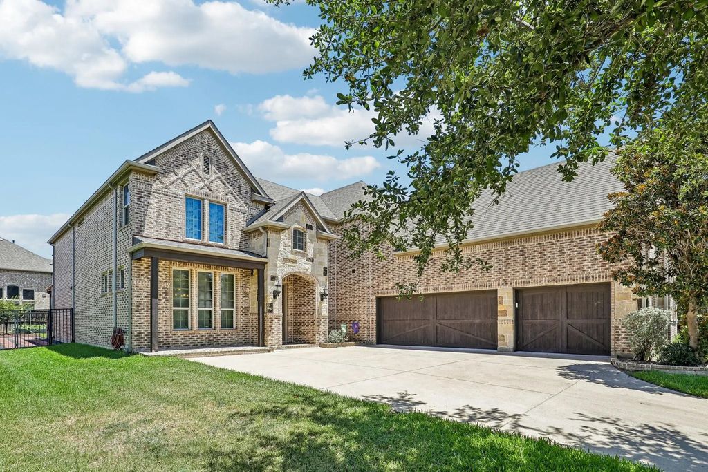 1123 Blue Lake Boulevard, Arlington