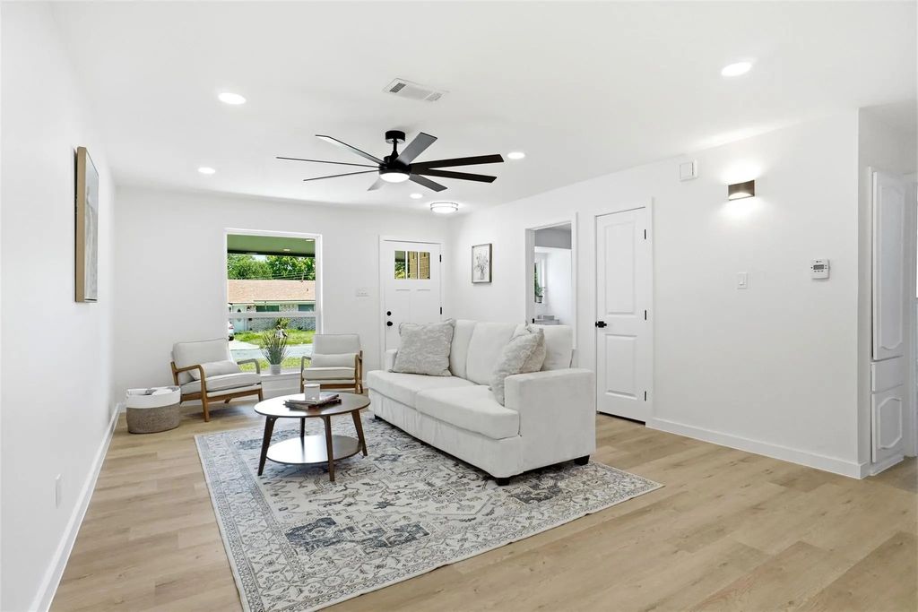 321 Nw Wintercrest Road, Burleson