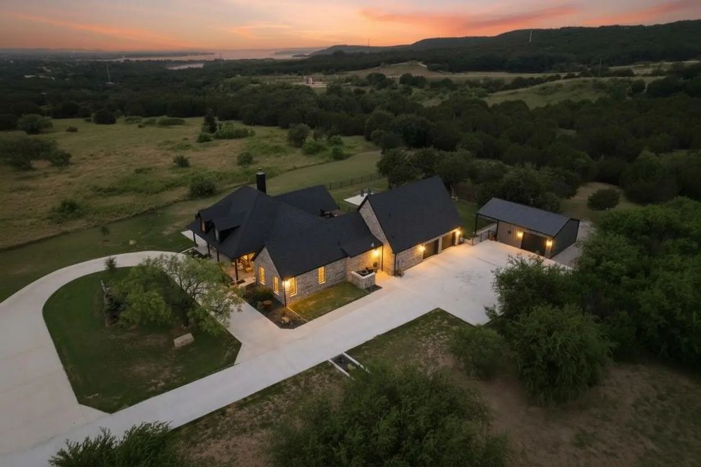 2125 Canyon Wren Loop, Graford