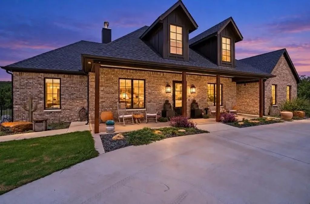 2125 Canyon Wren Loop, Graford