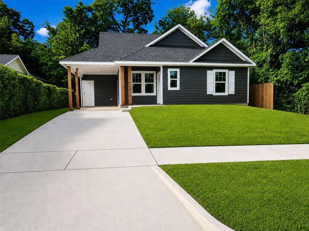 605 W Walker Street, Denison