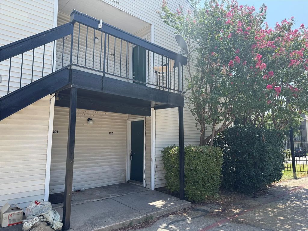 7431 Holly Hill Drive 102, Dallas