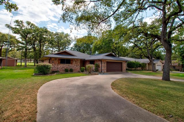 1010 Kiowa Drive W, Lake Kiowa