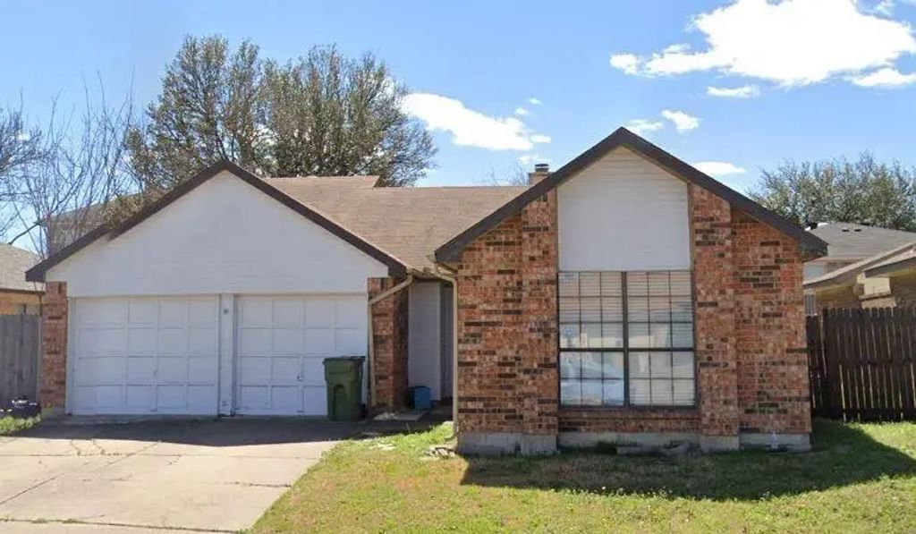 330 Valley Spring Drive, Arlington