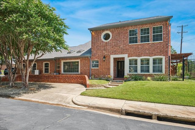 2702 Lawtherwood Court, Dallas
