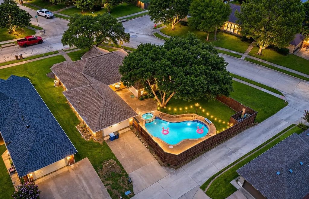 3718 Thornhill Way, Rowlett