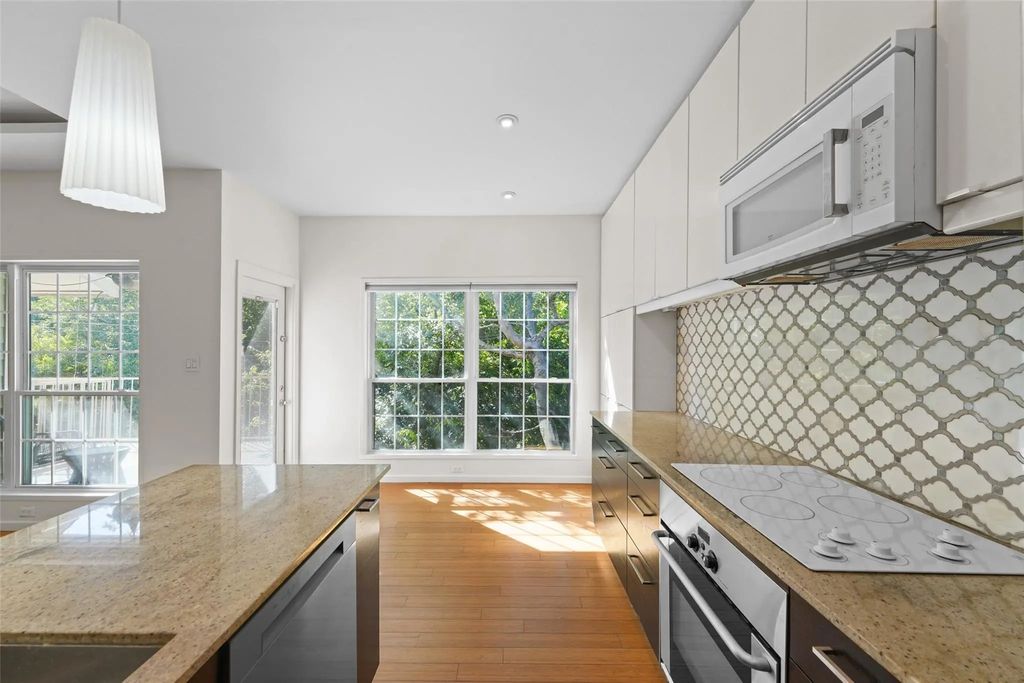 7151 Gaston 406, Dallas
