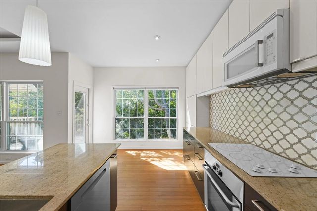 7151 Gaston 406, Dallas