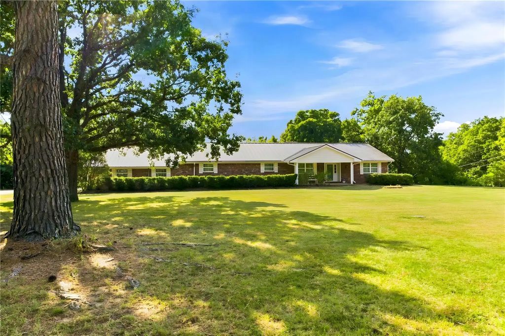 4723 Theresa Drive, Denison
