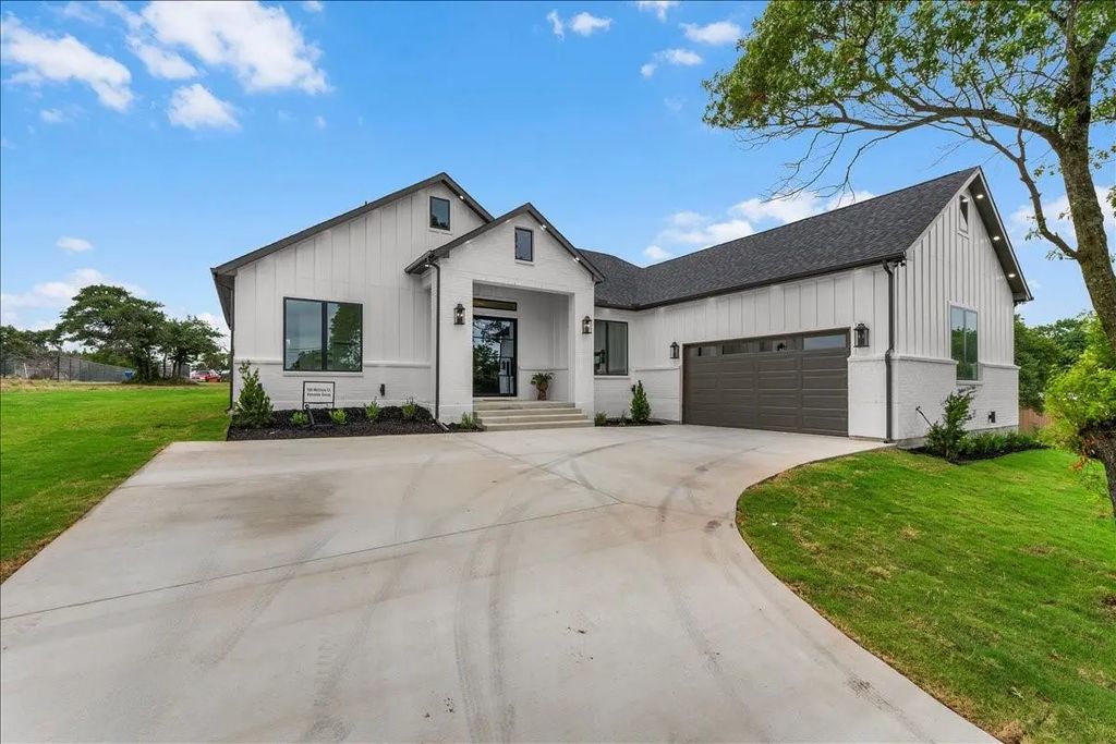 106 Mcclure Court, Hudson Oaks