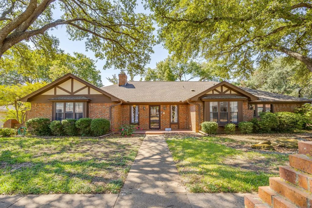 1405 Rockmoor Drive, Edgecliff Village