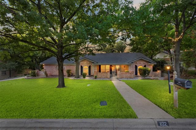 102 Walnut Way, Euless