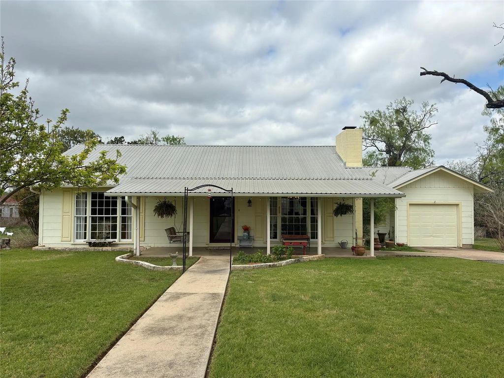 408 S Porter Street, Lampasas