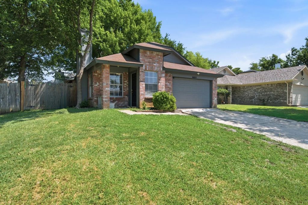 4837 Thistledown Drive, Fort Worth