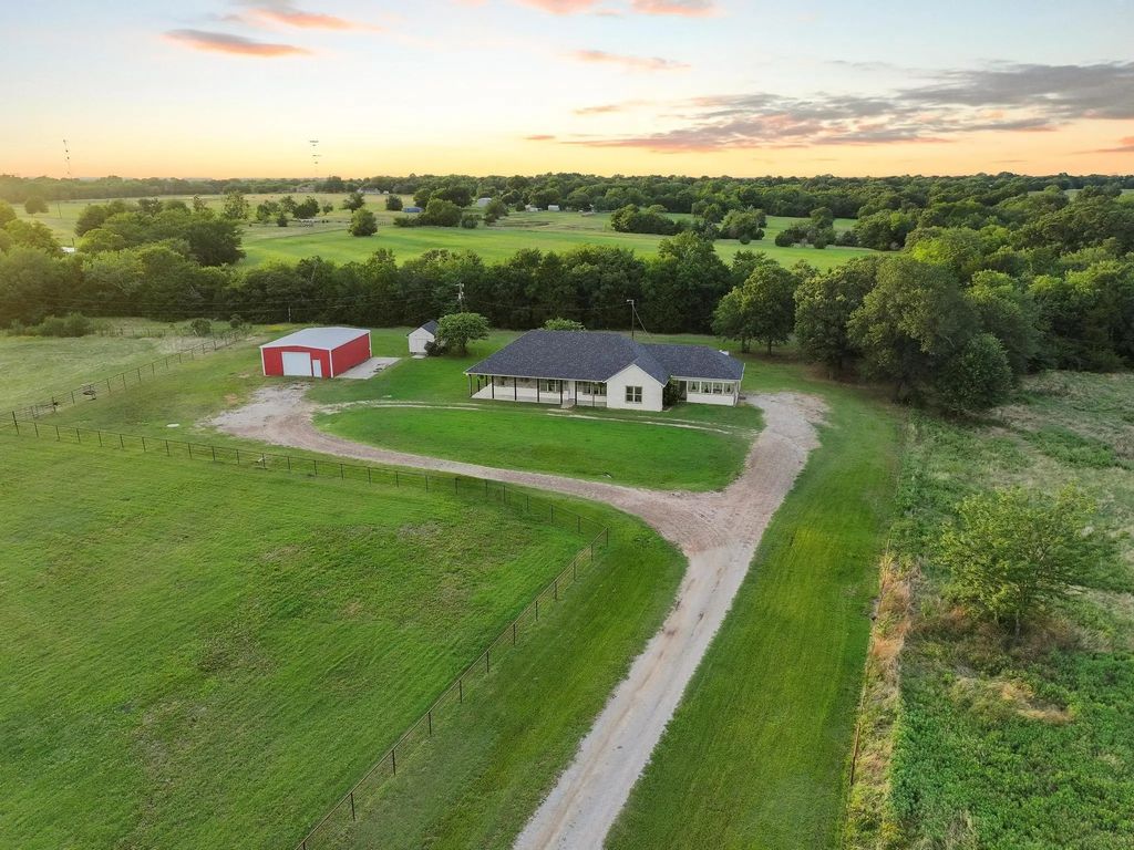7106 County Road 4729 2, Commerce
