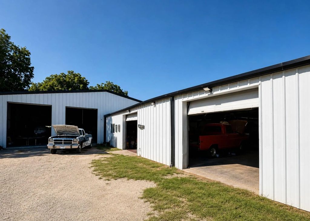 306 W Oak Avenue, Comanche
