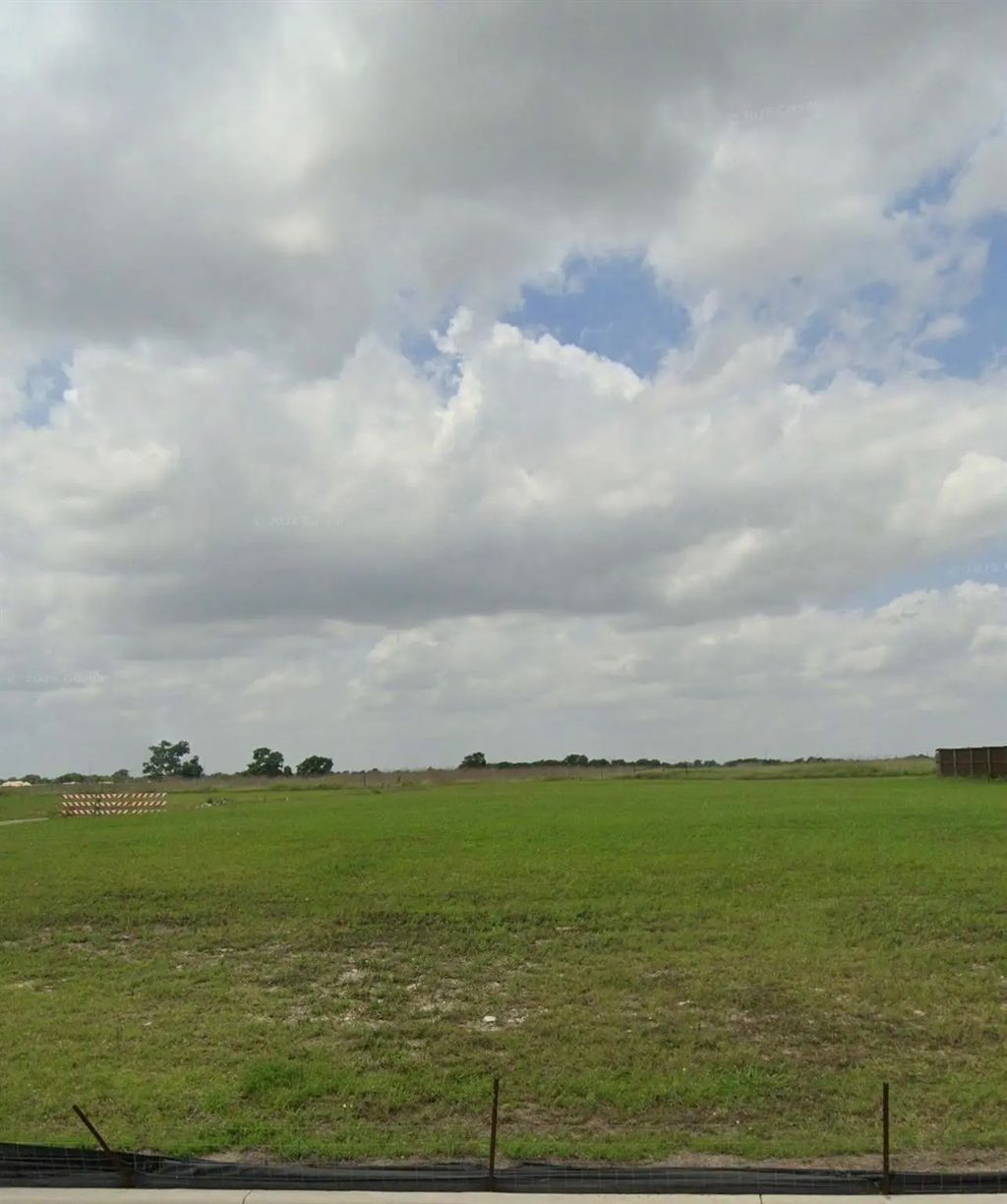 126 Sunflower Street, Lorena