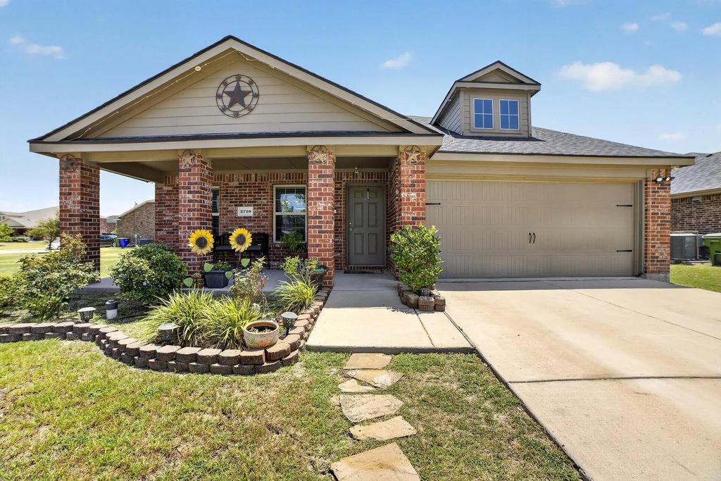 2710 Old Farm Drive, Seagoville