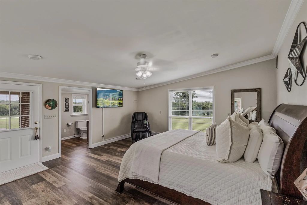 339 Colwell Road, Forestburg