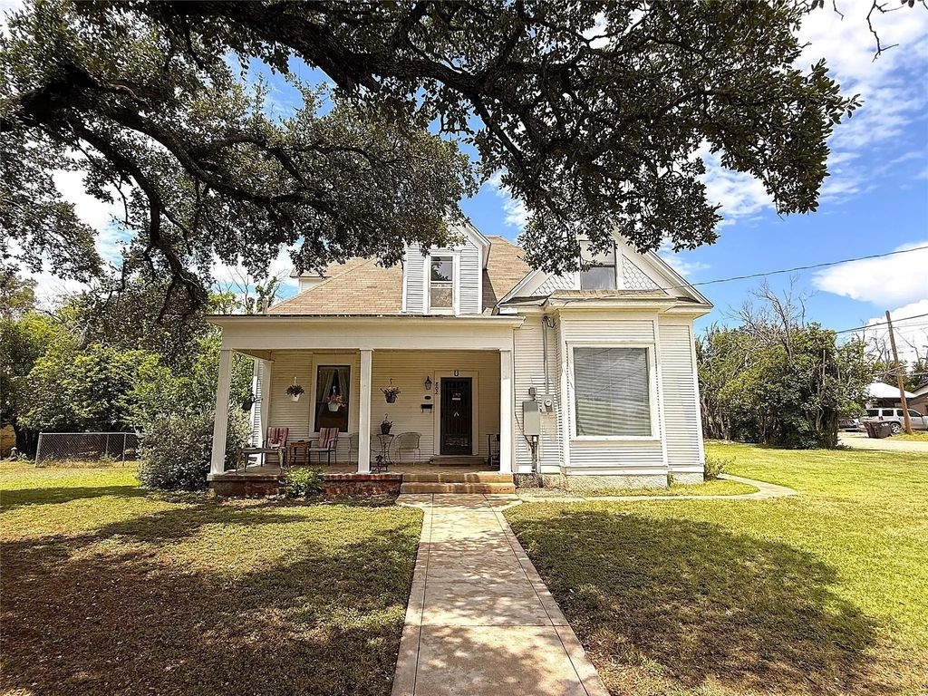 802 S Willow Street, Brady