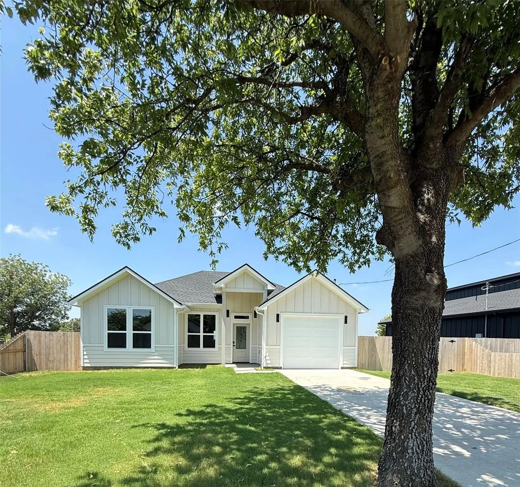 413 N Cleburne Whitney Rd, Rio Vista