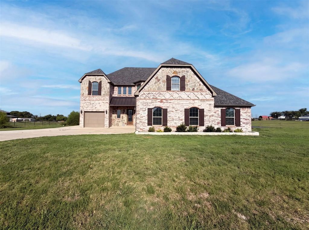 1208 Redbud Street, Howe