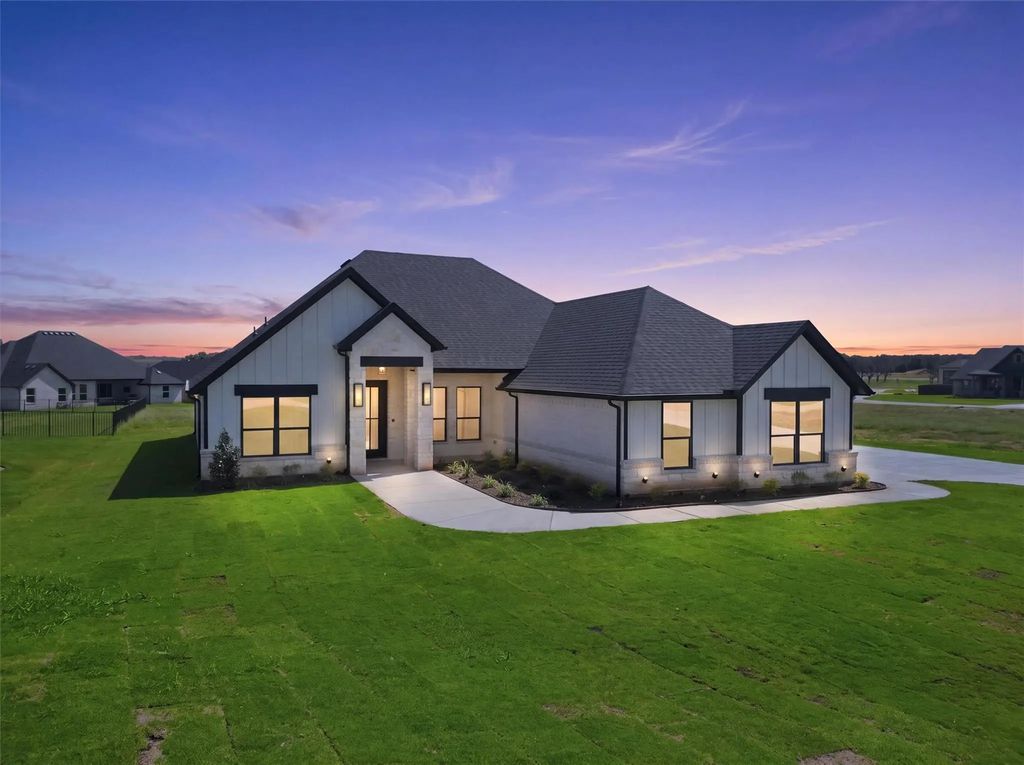 104 Hazlewood Court, Granbury