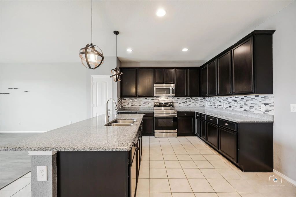 3428 Wavecrest Lane, Denton