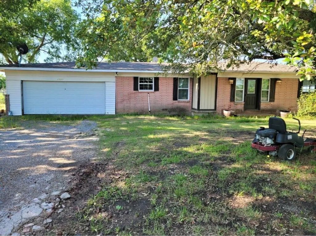 23301 S 78 Highway, Trenton