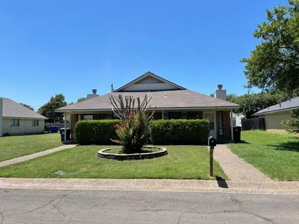 1401 Chapel Ridge Road 1403, Waco