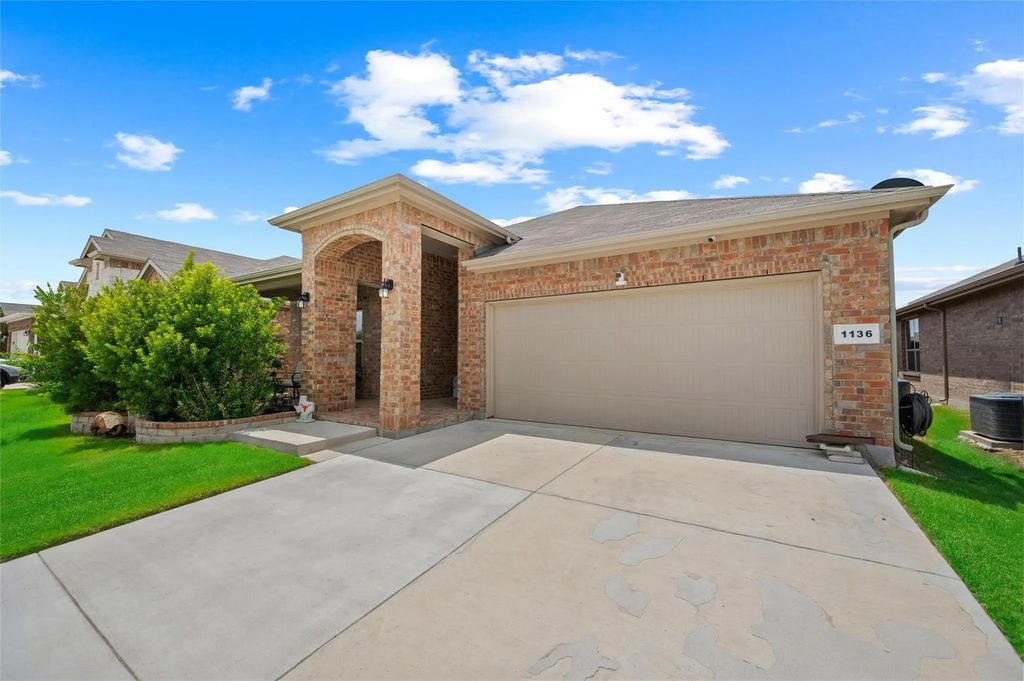 1136 Gillespie Drive, Fort Worth