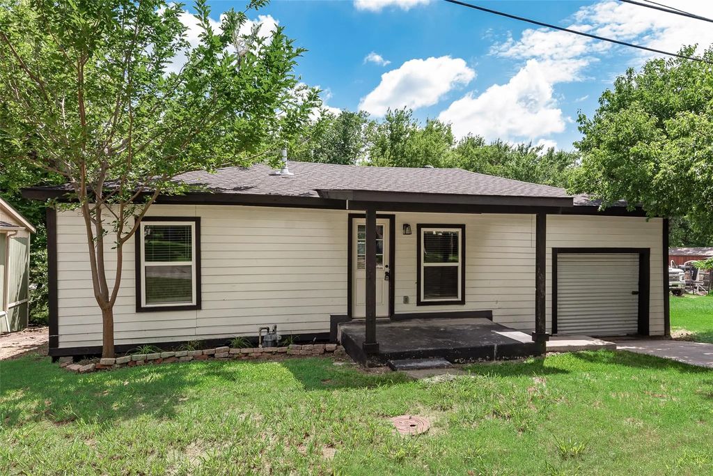 105 Weaver Street, Forney