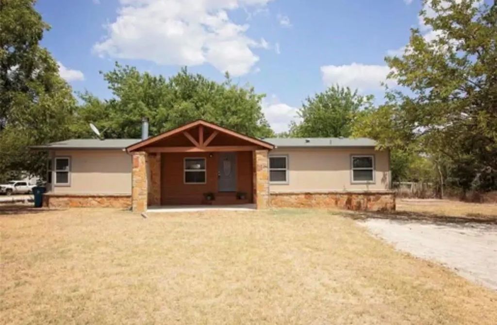 128 Burkhalter Street, Graford