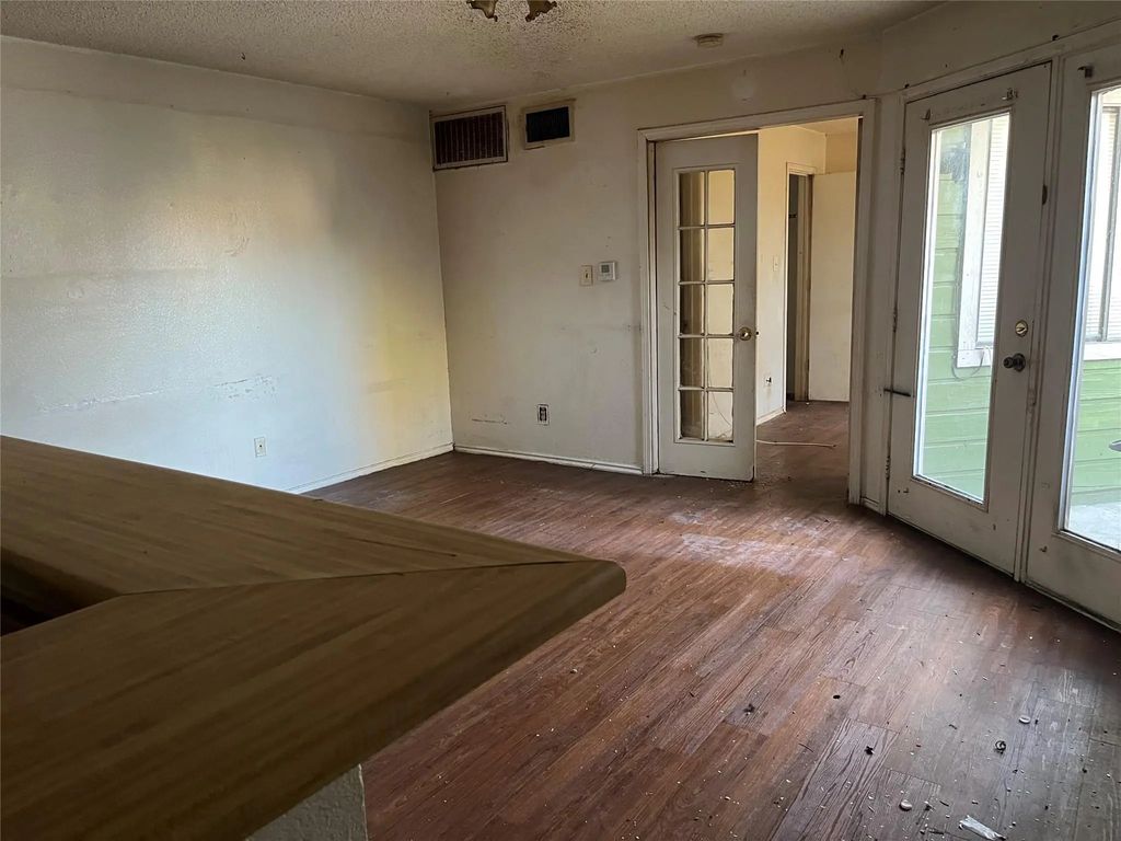 9823 Walnut Street 303, Dallas