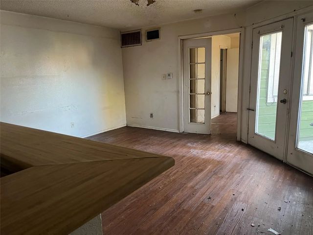 9823 Walnut Street 303, Dallas