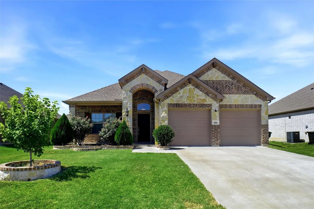 686 Navasota Drive, Crandall