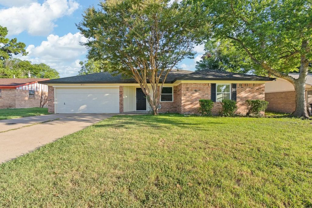 1206 Hemphill Drive, Cleburne
