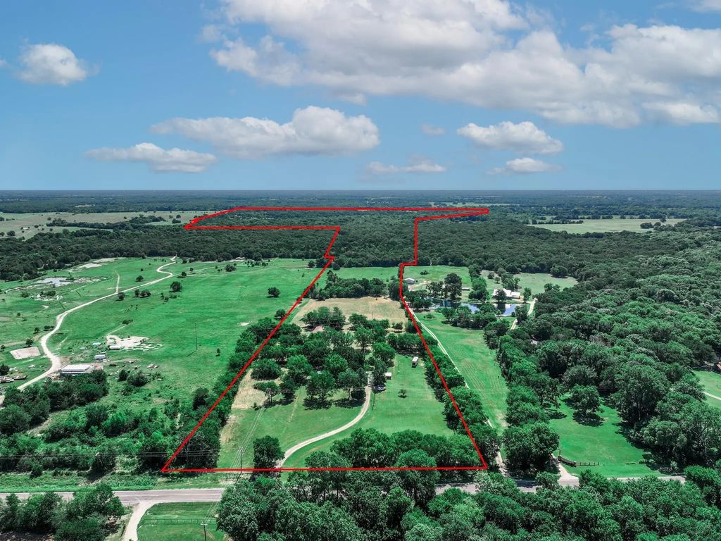 2341 Fm 2649, Lone Oak