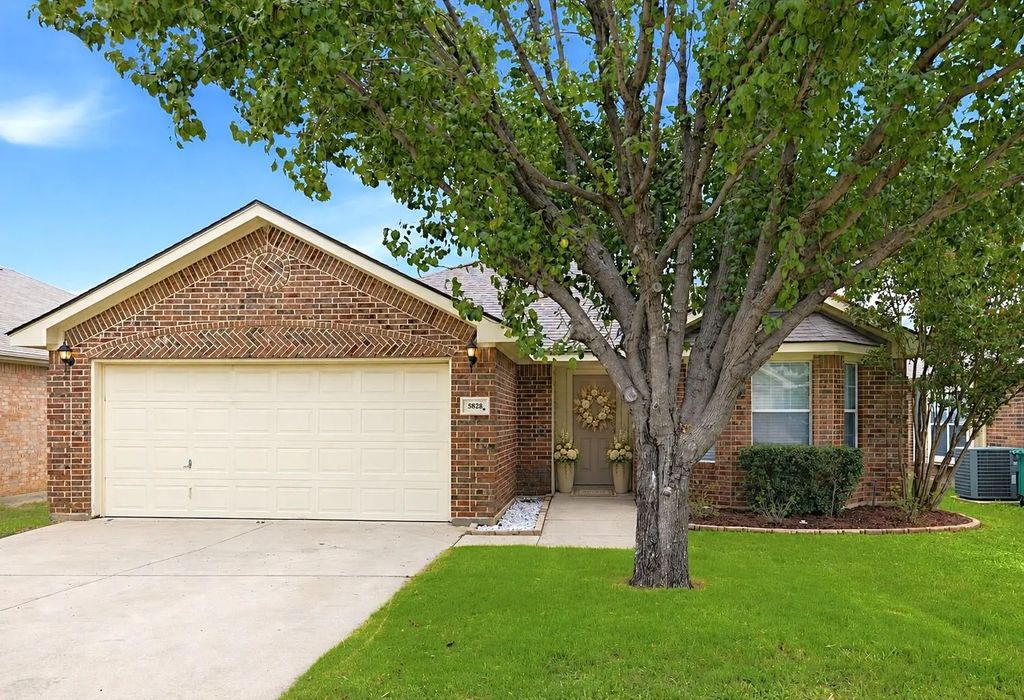 5828 Pearl Oyster Lane, Fort Worth