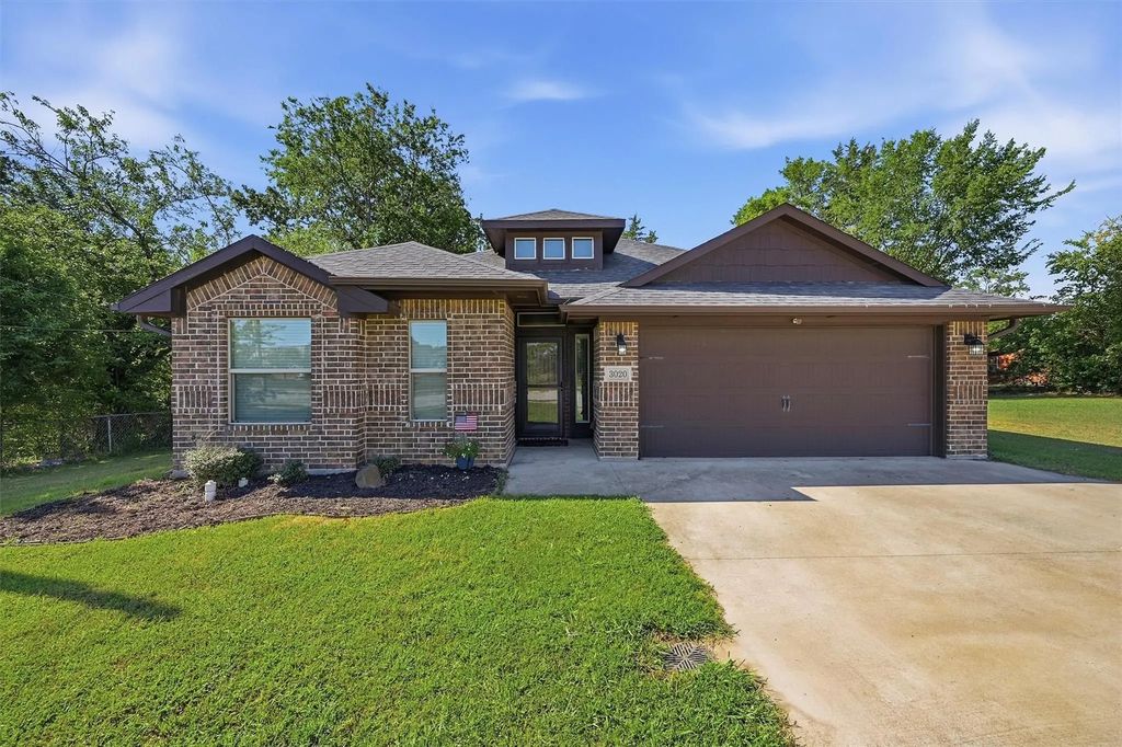 3020 W Loy Lake Road, Denison