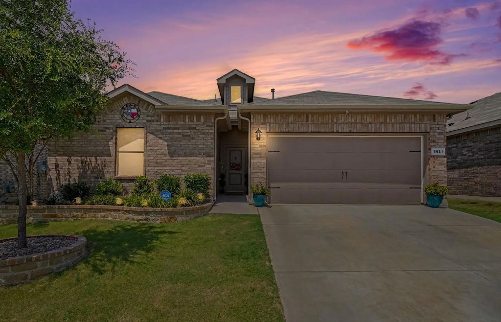 8621 Willowsun Way, Fort Worth